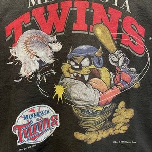 Salem sportswear (18-20) 1995 Minnesota twins Tasmanian devil T-shirt